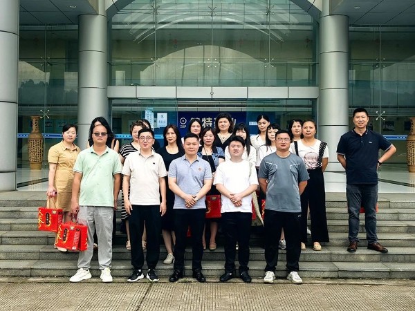 【動態(tài)健特】揚州寶應(yīng)揚安電子商務(wù)中心團隊一行蒞臨公司參觀學(xué)習(xí)